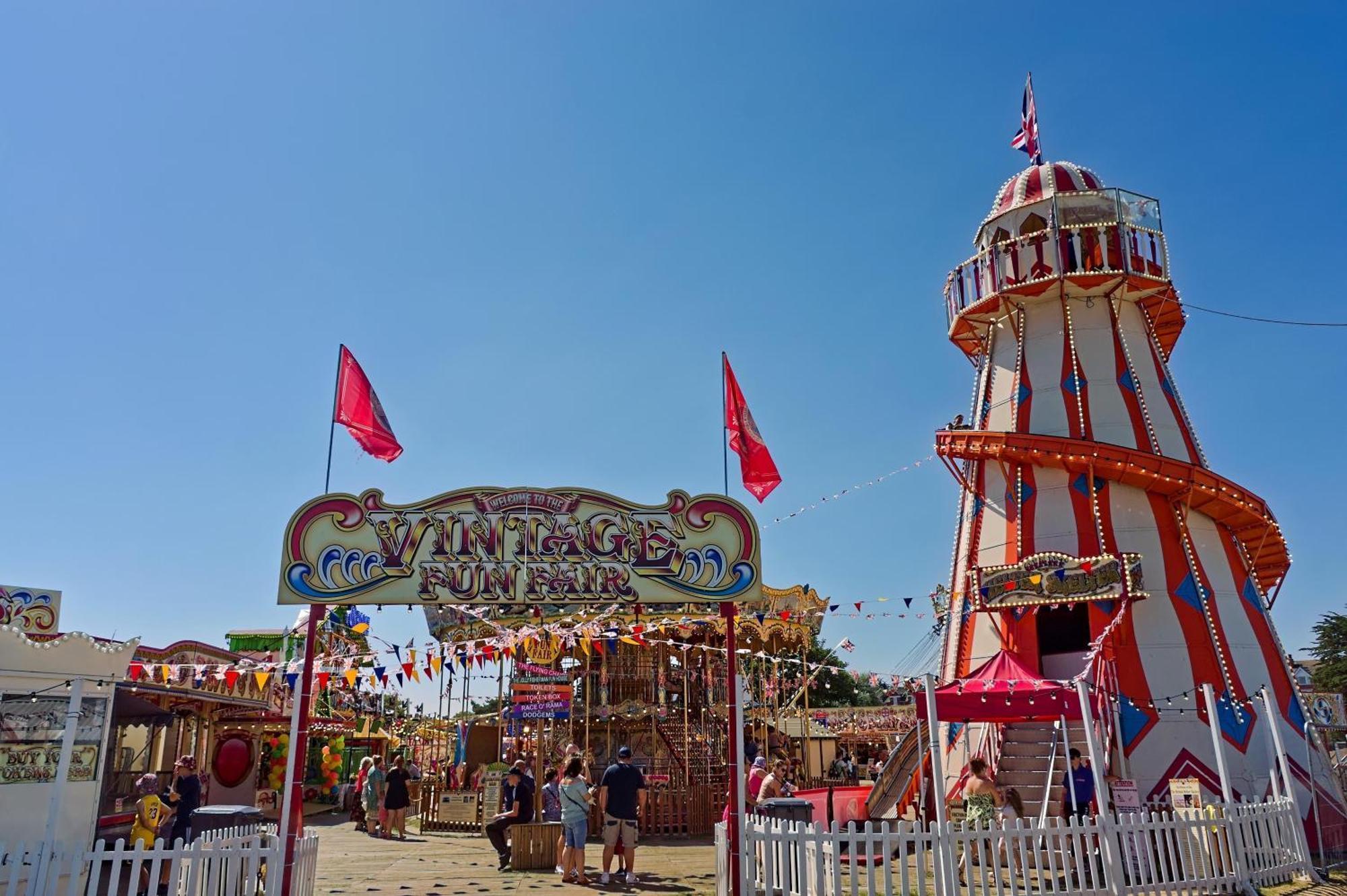Superb Caravan With Decking And Free Wifi At Naze Marine Park Ref 17236C ولتون - أون - ذى - ناز المظهر الخارجي الصورة